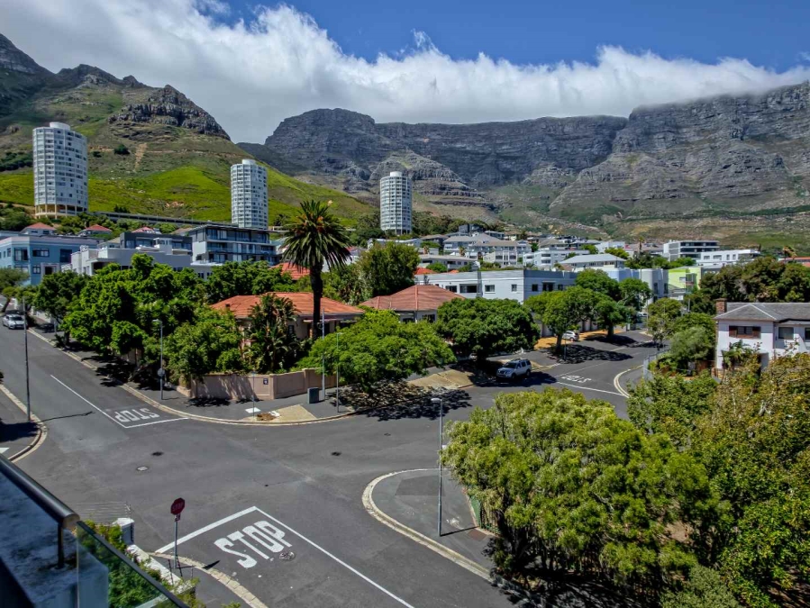 2 Bedroom Property for Sale in Vredehoek Western Cape